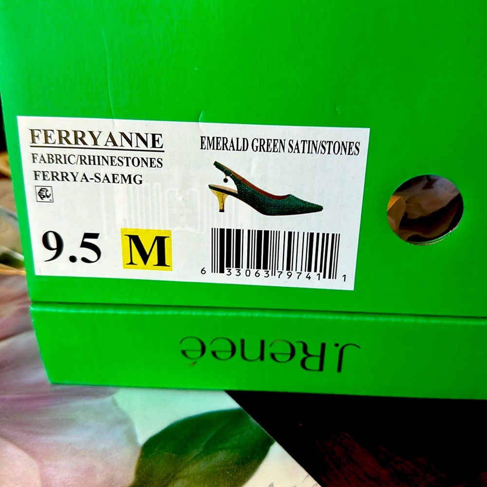 Beautiful dark emerald green shoes - never worn